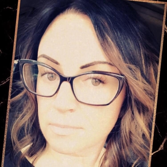 Meet your Posher, Karen - Picture 1 of 1